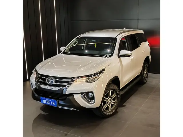 Carro Toyota Hilux SW4 2017 2.7 4x2 SR (Flex)