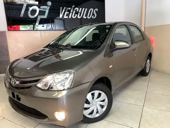 Carro Toyota Etios Sedan 2017 XS 1.5 (Aut) (Flex)