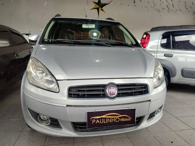 Carro Fiat Idea 2013 Attractive 1.4 8V (Flex)