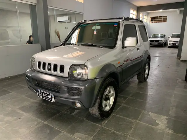 Carro Suzuki Jimny 2011 4x4 1.3 16V