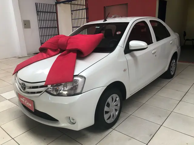Carro Toyota Etios Sedan 2017 X 1.5 (Flex)