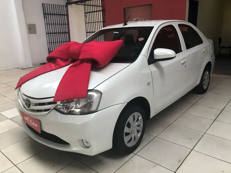 Toyota Etios Sedan X 1.5 (Flex)