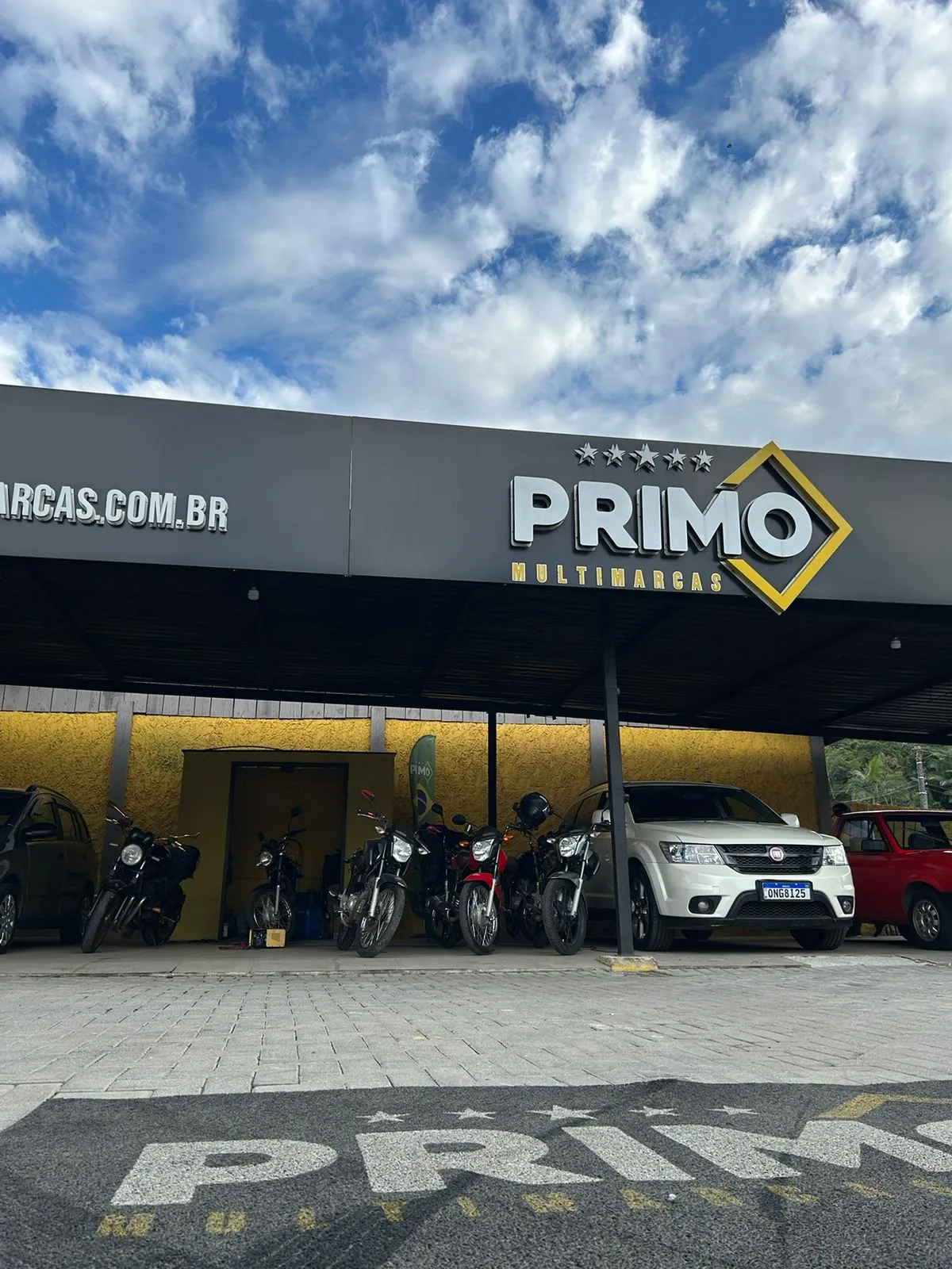 Fachada da loja Veículos à venda em PRIMO MULTIMARC - Blumenau - SC | Mobiauto