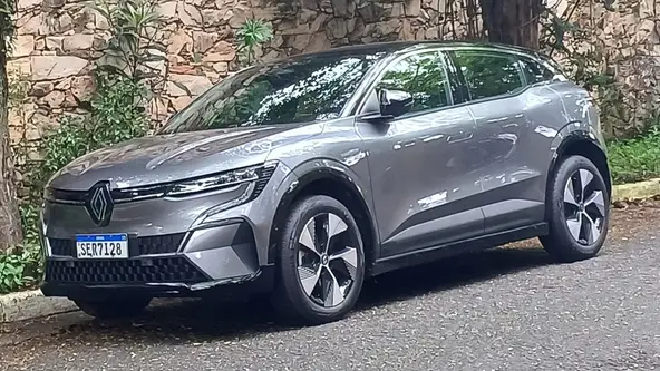 Com preço sugerido de R$ 279.900, o belíssimo crossover francês custa exatos R$ 60 mil a mais que um Volvo EX30, que possui o mesmo porte... e pertence a uma marca premium. E agora?