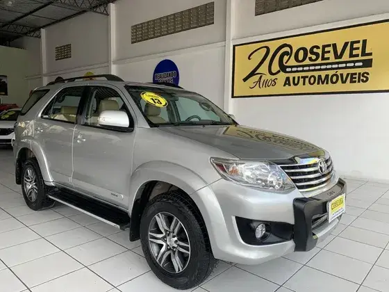 Carro Toyota Hilux SW4 2013 SR 2.7 4X2 (Aut)