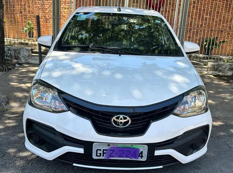 Toyota Etios Sedan X 1.5 (Flex)