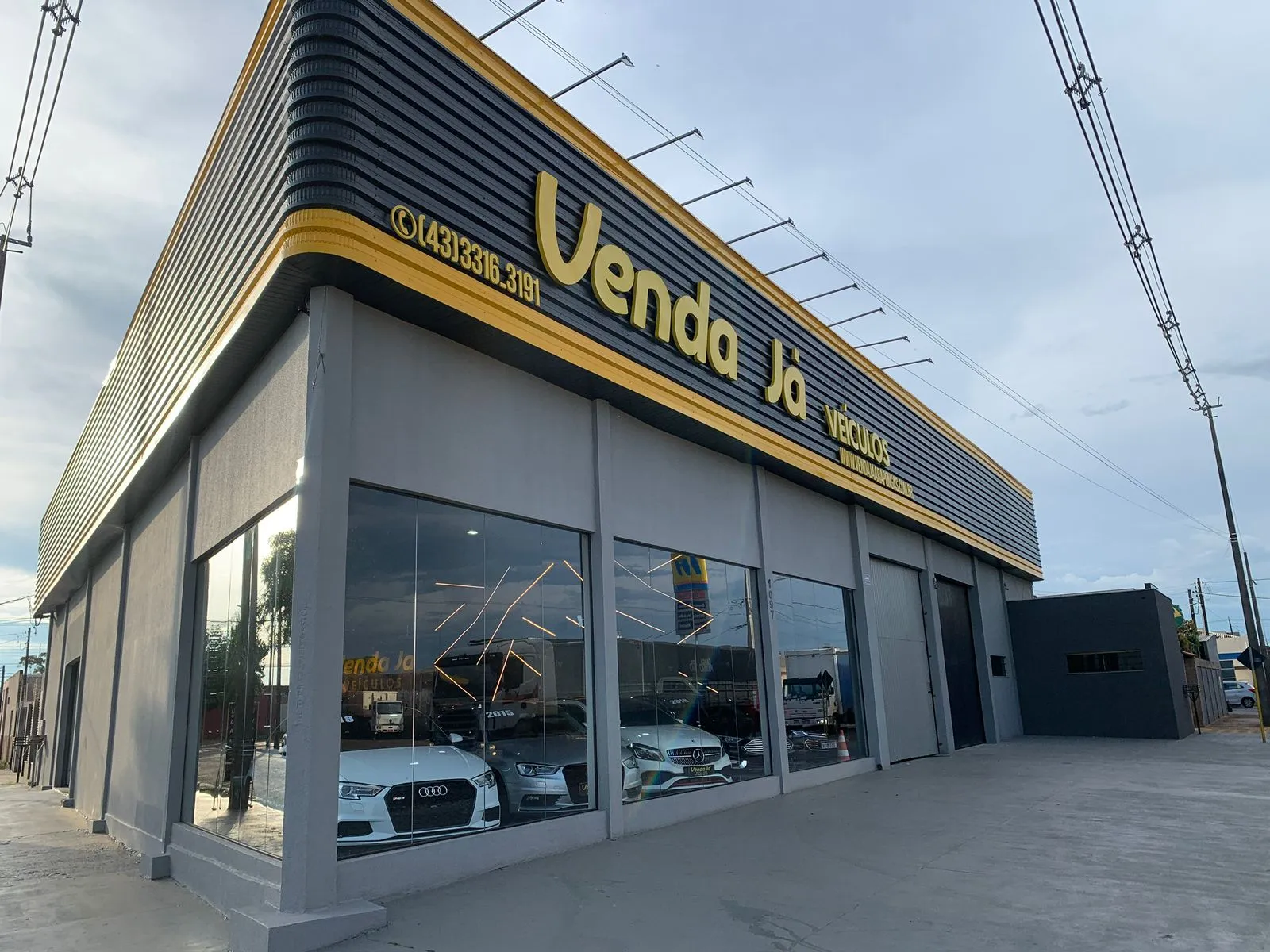 Fachada da loja Veículos à venda em VENDA JA VEICULOS LTDA - Arapongas - PR | Mobiauto
