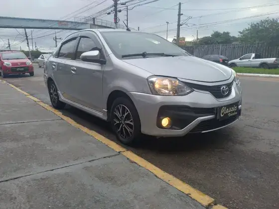 Toyota Etios Cross 1.5 (Aut) (Flex)