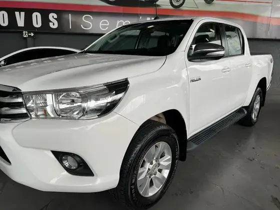 Carro Toyota Hilux Cabine Dupla 2017 Hilux 2.8 TDI SRV CD 4x4 (Aut)