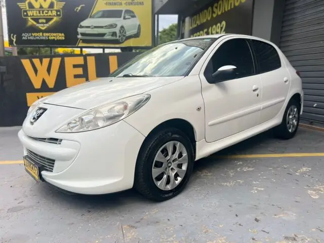Carro Peugeot 207 2013 Hatch XR 1.4 8V (flex) 4p