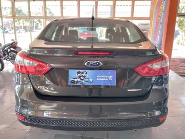 Carro Ford Focus Sedan 2015 S 2.0 16V PowerShift (Aut)