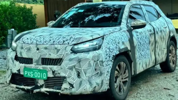 SUV foi visto com camuflagem pesada, mas já revela mudanças de design