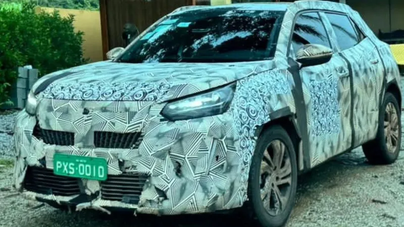 Flagra: Novo Peugeot 2008 é visto no Brasil com a cara do irmão europeu