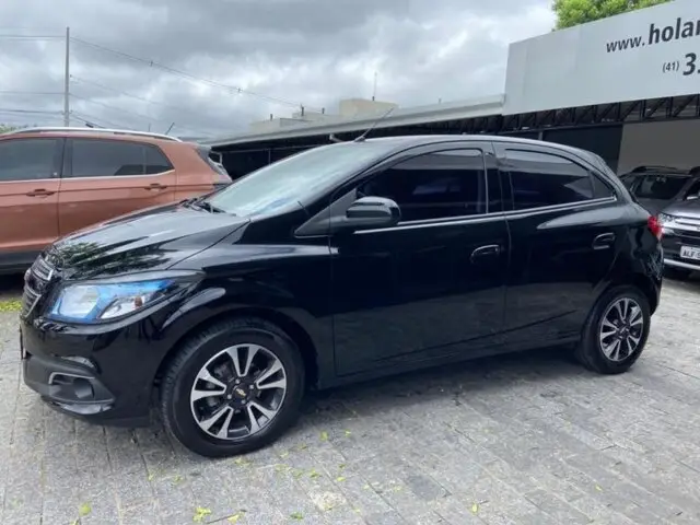 Carro Chevrolet Onix 2015 1.4 LTZ SPE/4 (Aut)