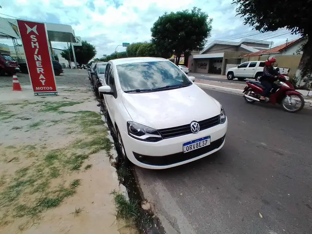 Carro Volkswagen Fox 2014 1.6 VHT (Flex)