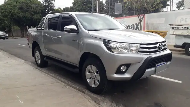 Carro Toyota Hilux Cabine Dupla 2017 Hilux 2.7 SR CD 4x2 (Flex) (Aut)