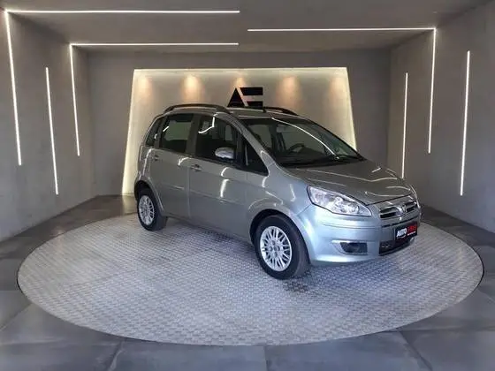 Carro Fiat Idea 2015 Attractive 1.4 8V (Flex)