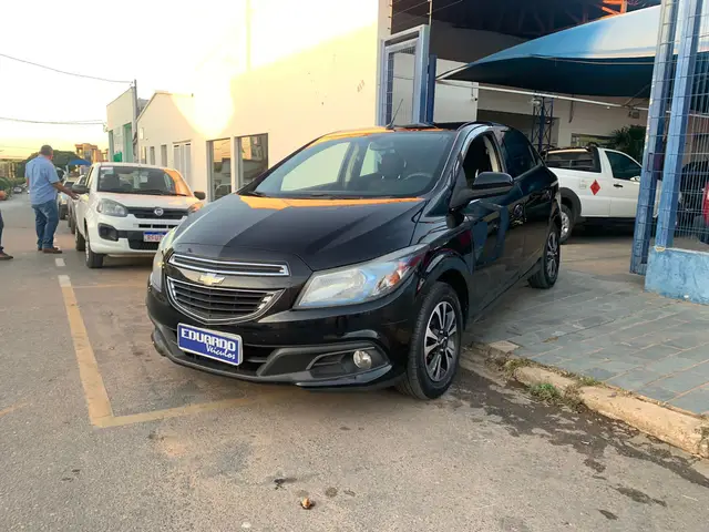 Carro Chevrolet Onix 2014 HATCH LTZ 1.4 8V FlexPower 5p Mec.