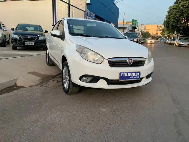 Carro Fiat Grand Siena 2014 Essence 1.6 16V (Flex)