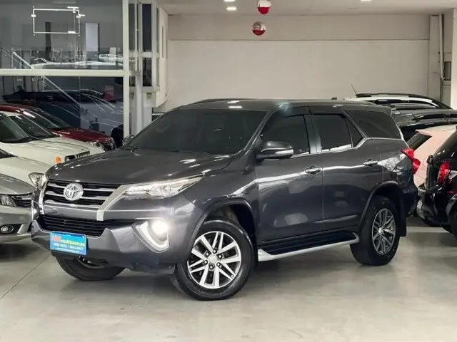 Carro Toyota SW4 2017 2.8 TDI SRX 7L 4x4 (Aut)