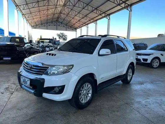 Carro Toyota SW4 2015 Hilux  3.0 TDI 4x4 SRV 7L