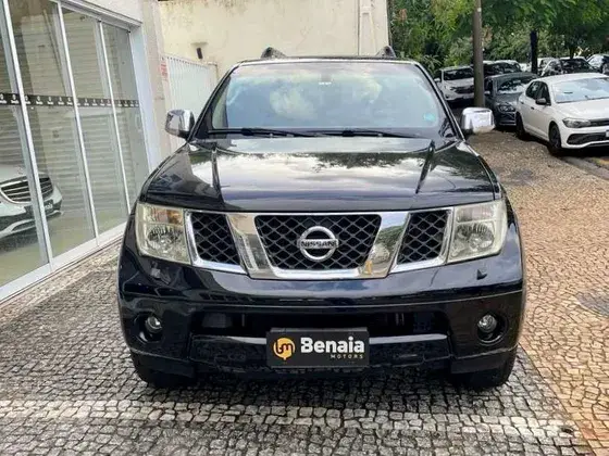 Nissan Pathfinder LE 4x4 2.5