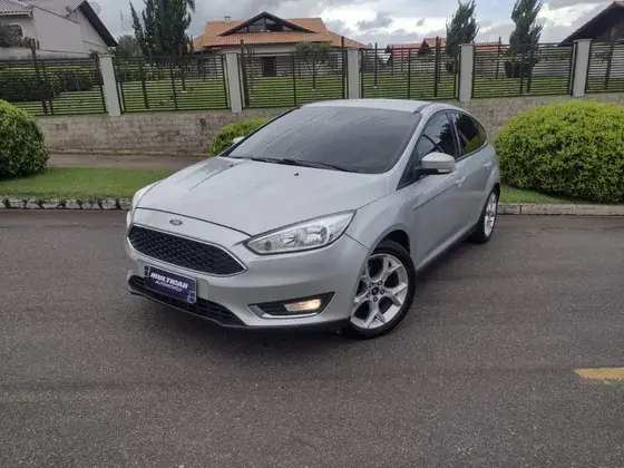 Carro Ford Focus Sedan 2016 SE Plus 2.0 PowerShift