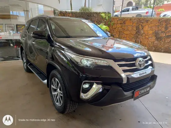 Toyota SW4 2.8 TDI SRX 7L 4x4 (Aut) (Diesel)