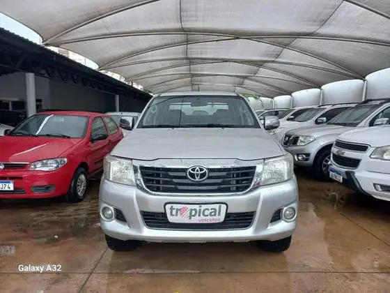 Carro Toyota Hilux Cabine Dupla 2013 Hilux 2.7 SR CD 4x2 (Flex) (Aut)