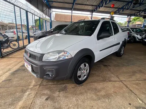 Carro Fiat Strada 2017 Hard Working 1.4 (Flex) (Cabine Dupla)