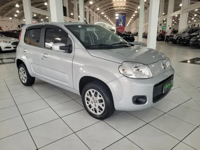 Carro Fiat Uno 2014 Vivace 1.0 8V (Flex) 4p