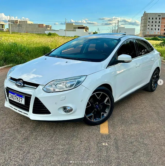 Carro Ford Focus Sedan 2015 Titanium Plus 2.0 16V PowerShift (Aut)