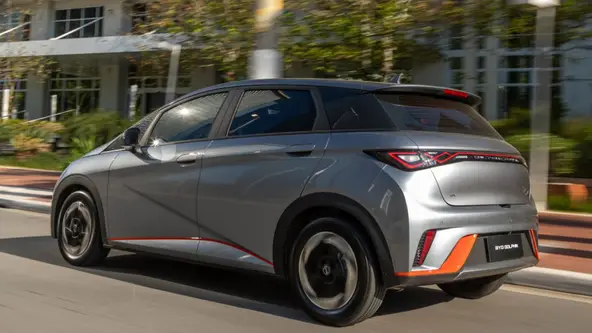 Impulsionado pelos veículos híbridos e elétricos, a importação de carros registrou um aumento de 96,38% no período entre janeiro e dezembro de 2023