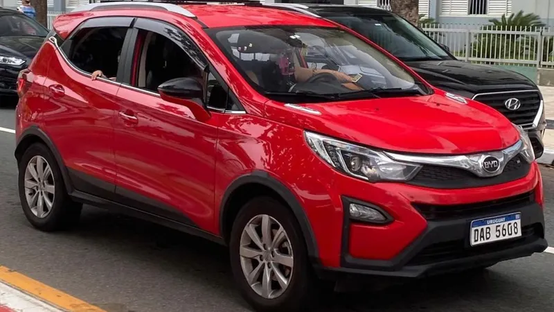 BYD Yuan com cara de EcoSport é flagrado no Brasil