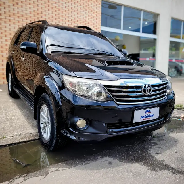 Carro Toyota Hilux SW4 2012 SRV 3.0 TDI 4X4 (5 Lugares)