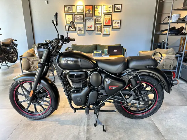 Carro Royal Enfield Classic 350 2024 Dark