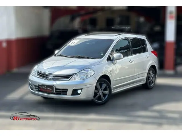 Nissan Tiida SL 1.8 (flex) (aut)