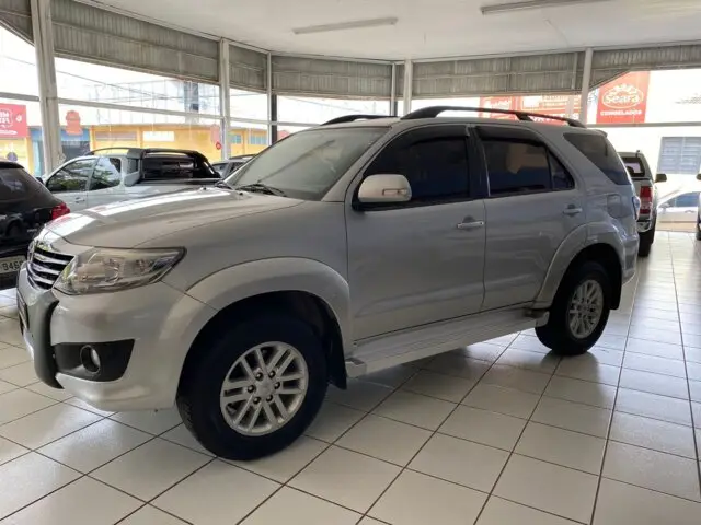 Carro Toyota Hilux SW4 2012 SR 2.7 4X2