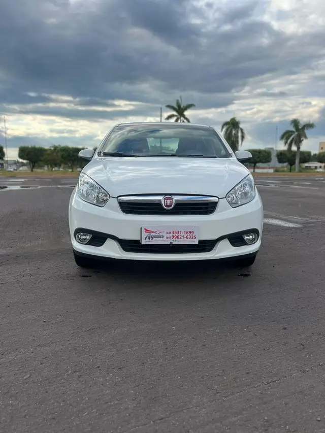 Carro Fiat Grand Siena 2016 Essence 1.6 16V Dualogic (Flex)