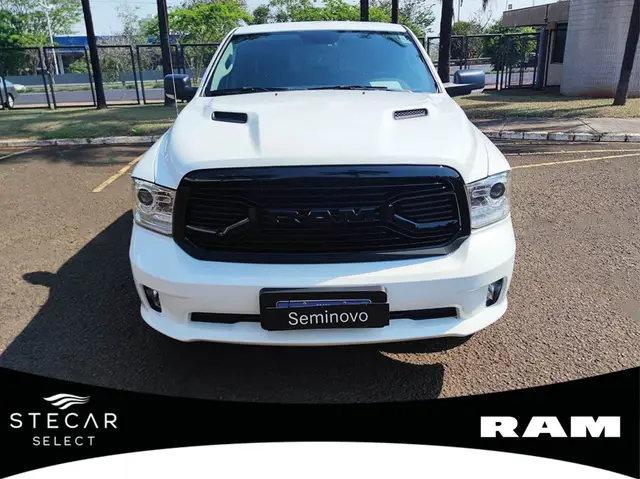 Carro RAM Classic 2022 Laramie Night Edition 5.7