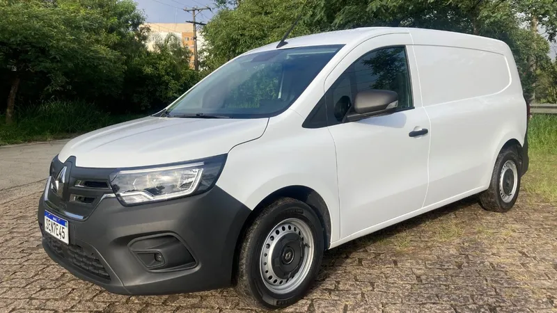 Novo Renault Kangoo é furgão elétrico capaz de arrastar um Jeep Renegade