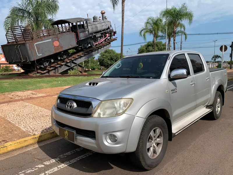 Toyota Hilux SRV 4x2 3.0 (cab. dupla)