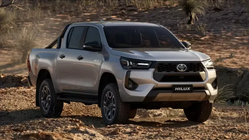 Toyota Hilux híbrida ganha tapa no visual e fica pronta para o Brasil