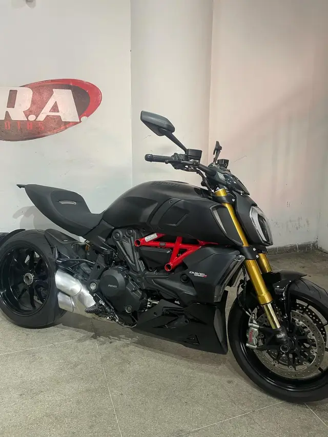 Carro Ducati Diavel 2021 1260S