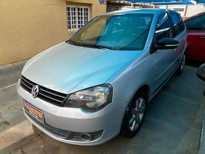 Volkswagen Polo Sedan 1.6 8V (Flex)