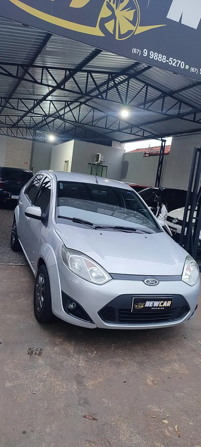 Carro Ford Fiesta Sedan 2014 SE 1.0 RoCam (Flex)