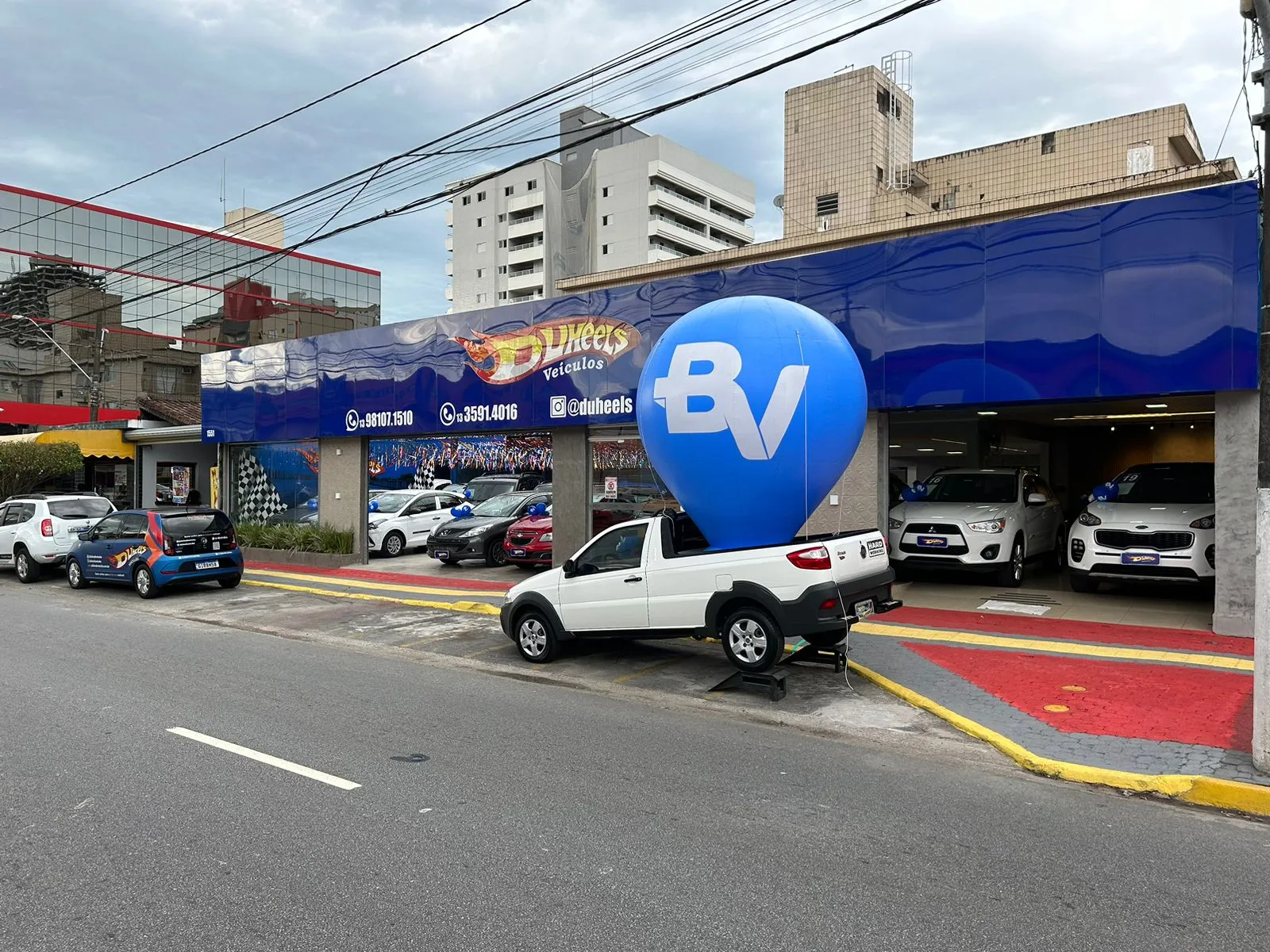 Fachada da loja Veículos à venda em Duheels Veículos - Praia Grande - SP | Mobiauto