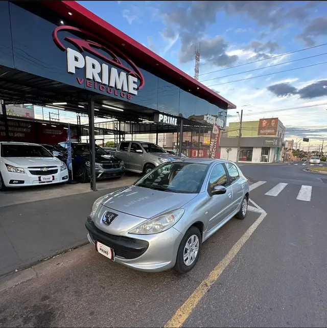 Carro Peugeot 207 2011 Hatch XR 1.4 8V (flex) 2p