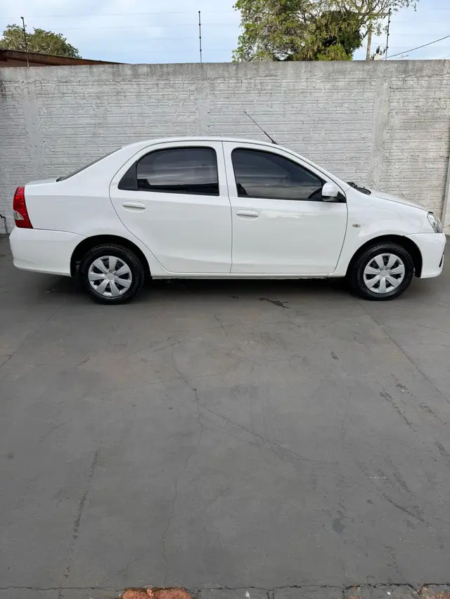 Carro Toyota Etios Sedan 2018 X 1.5 (Flex)