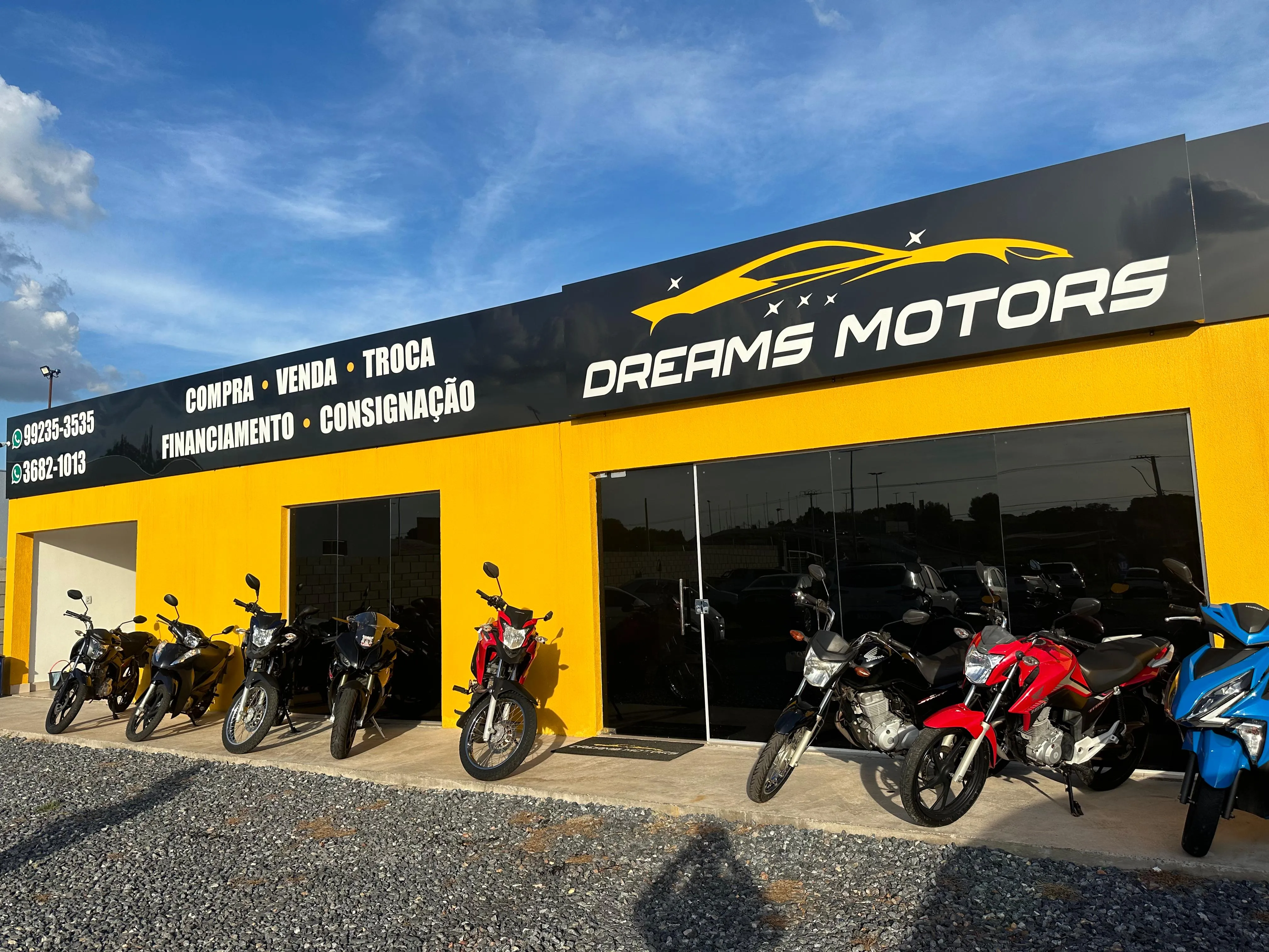 Fachada da loja Veículos à venda em DREAMS MOTORS - Várzea Grande - MT | Mobiauto